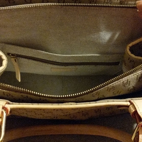 Purse - Picture 1 of 2